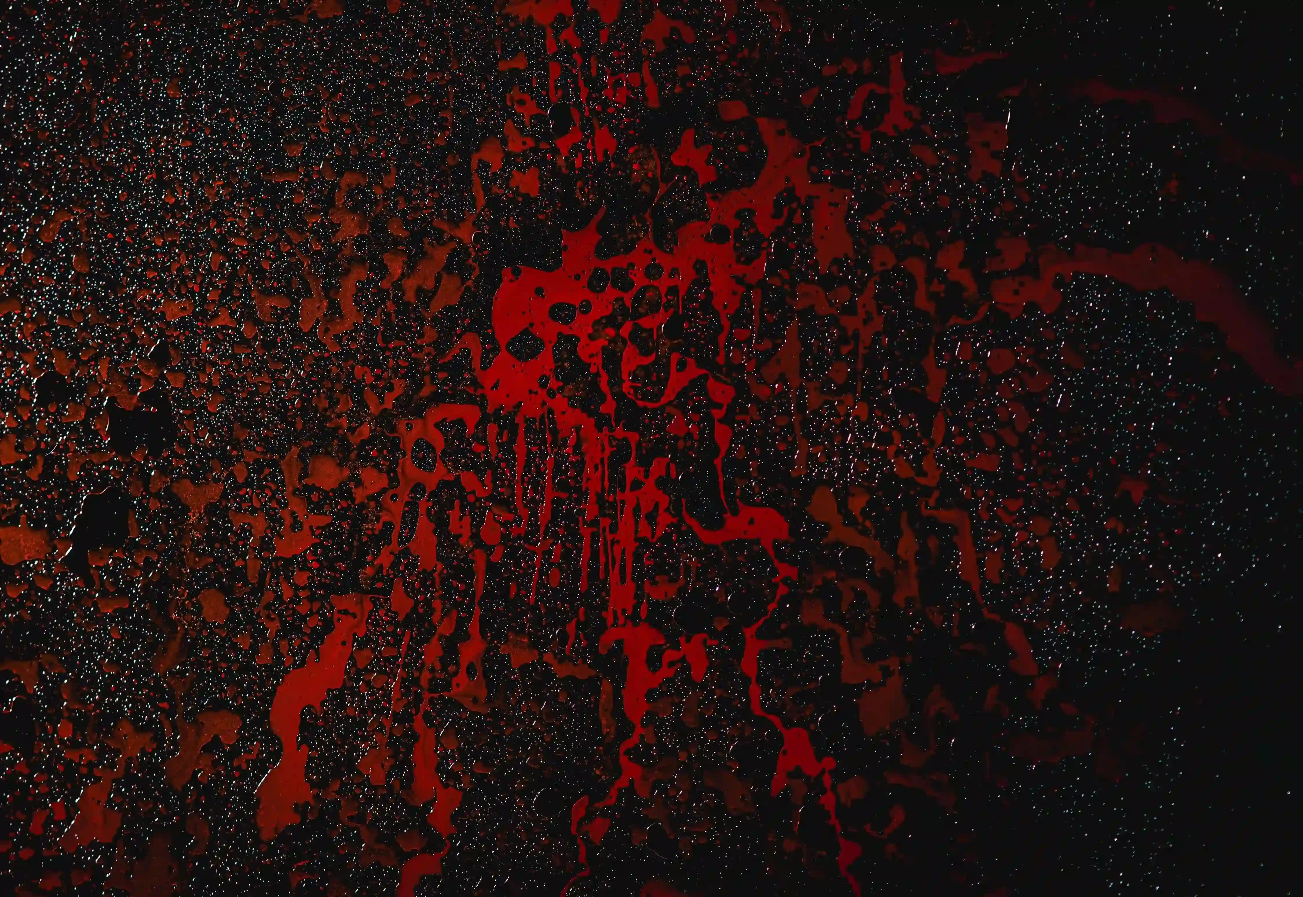 Gindinys ant kurio matyti raudonos spalvos kraujas